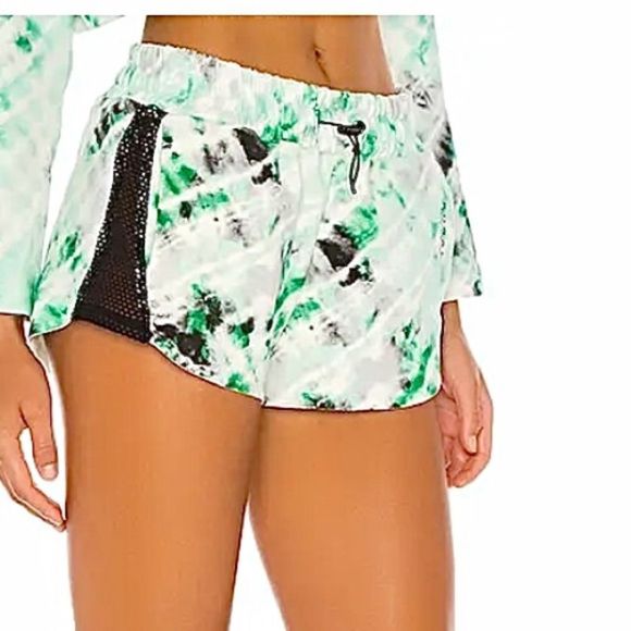 Koral Pants - Koral Revolve Power Dive Green shorts